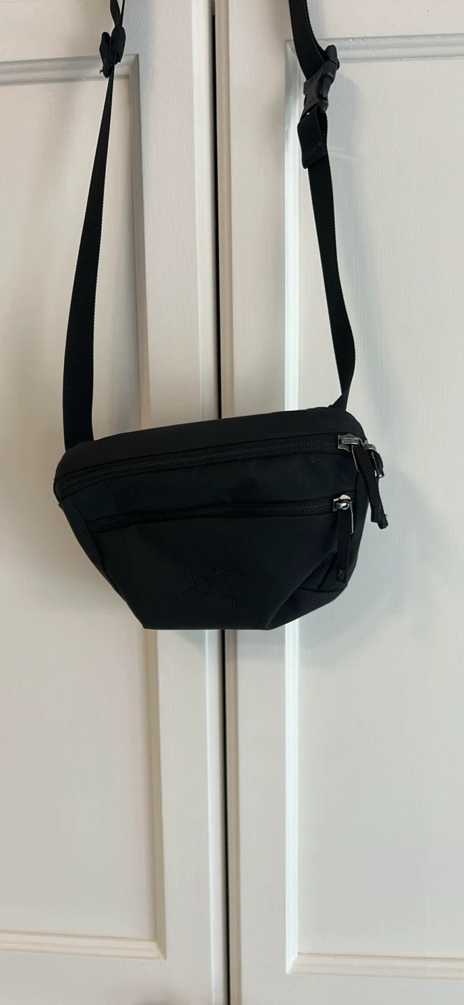 Arc'teryx Black Sling Bag - photo 2