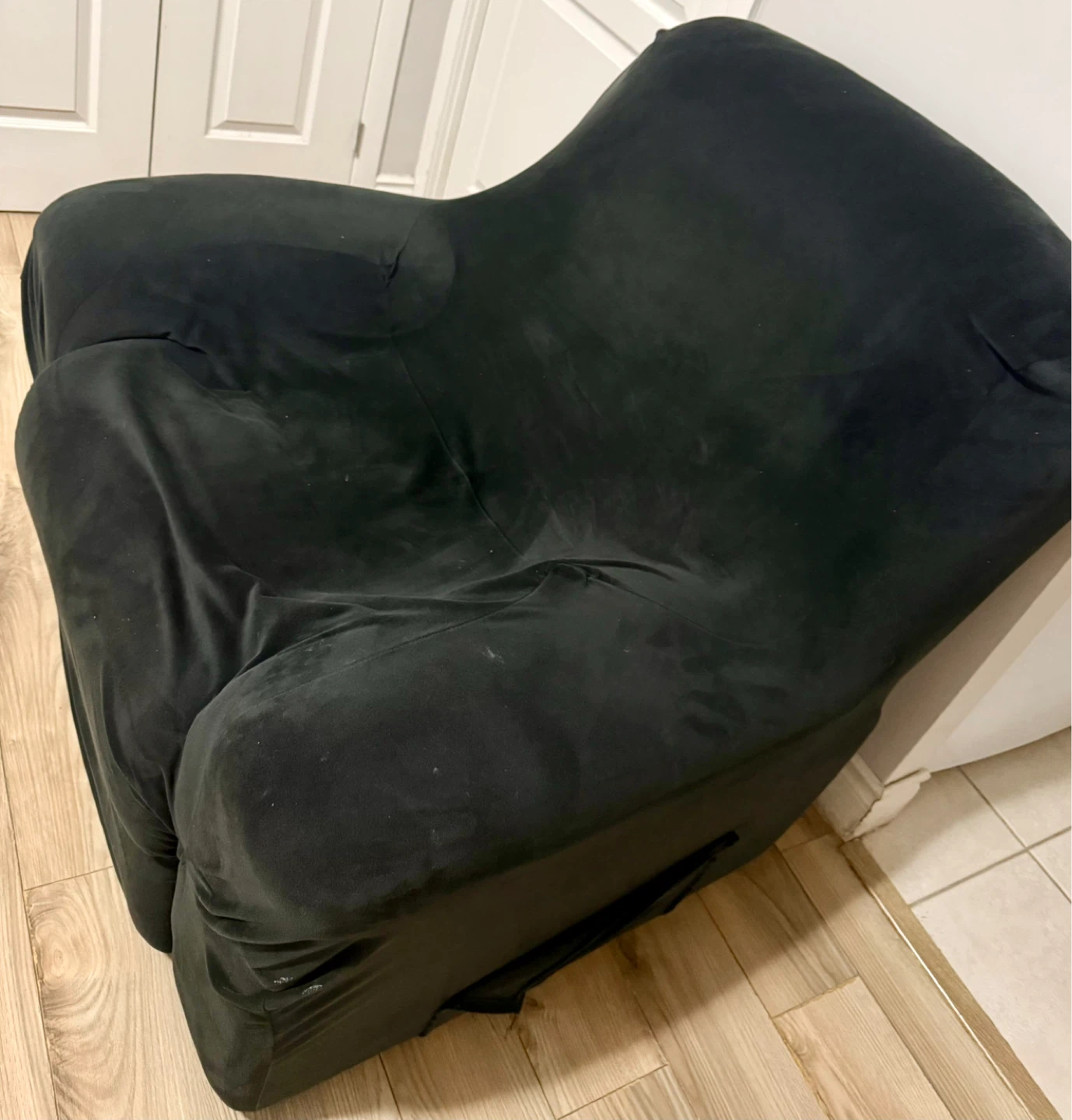Black recliner for sale - photo 2