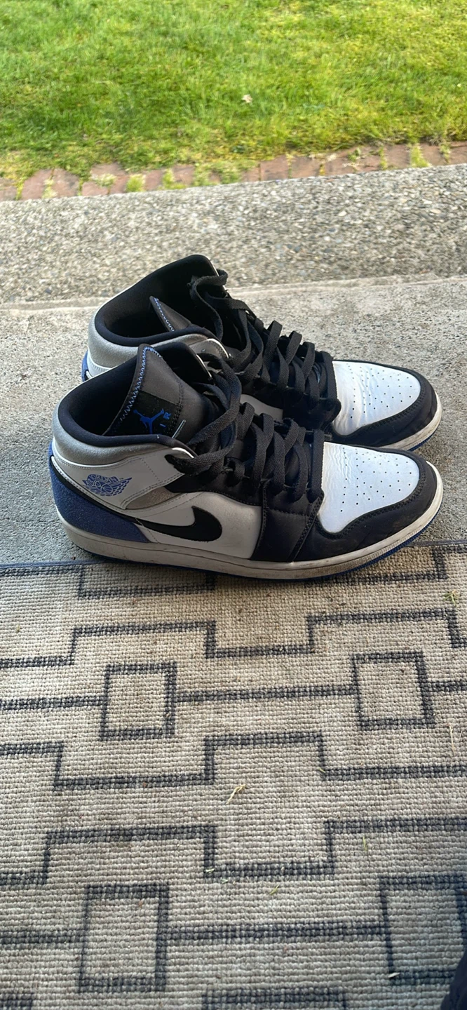 Air Jordan 1 Mid Sneakers