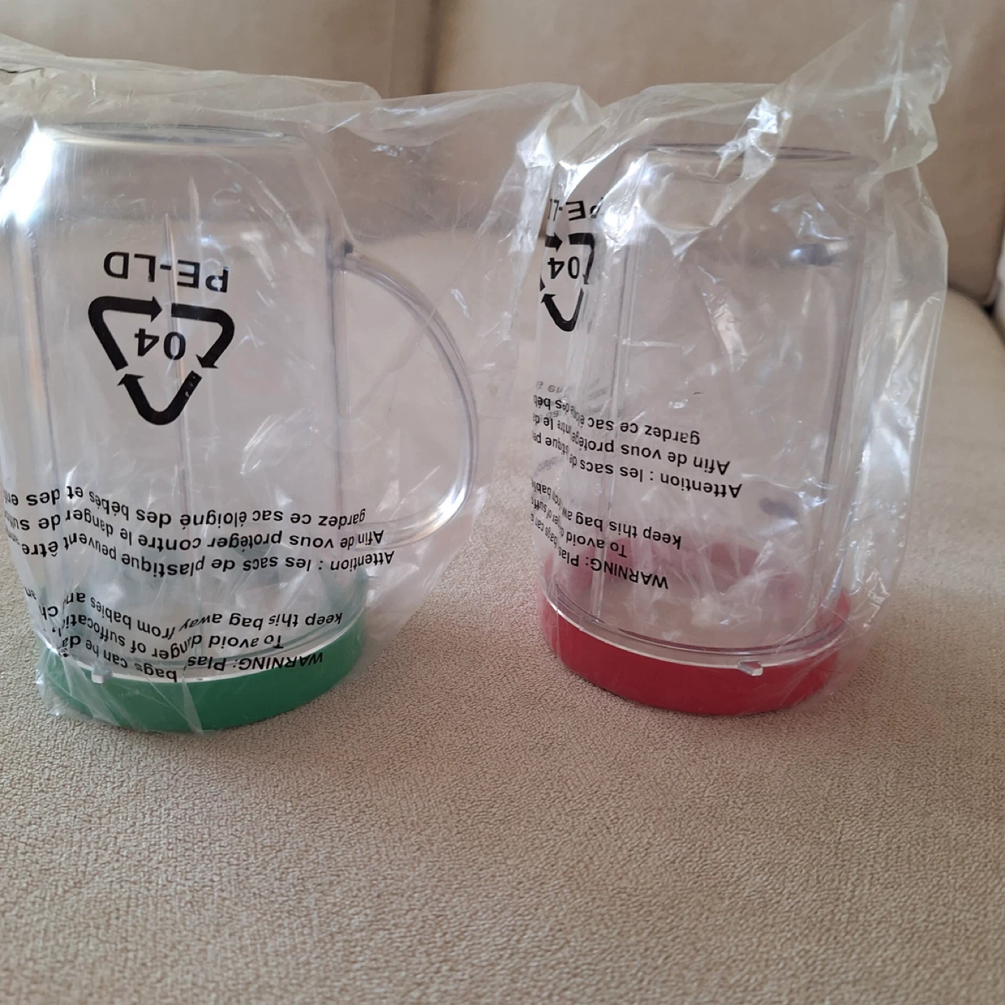 Set of 2 Blender Cups with Red and Green Lids