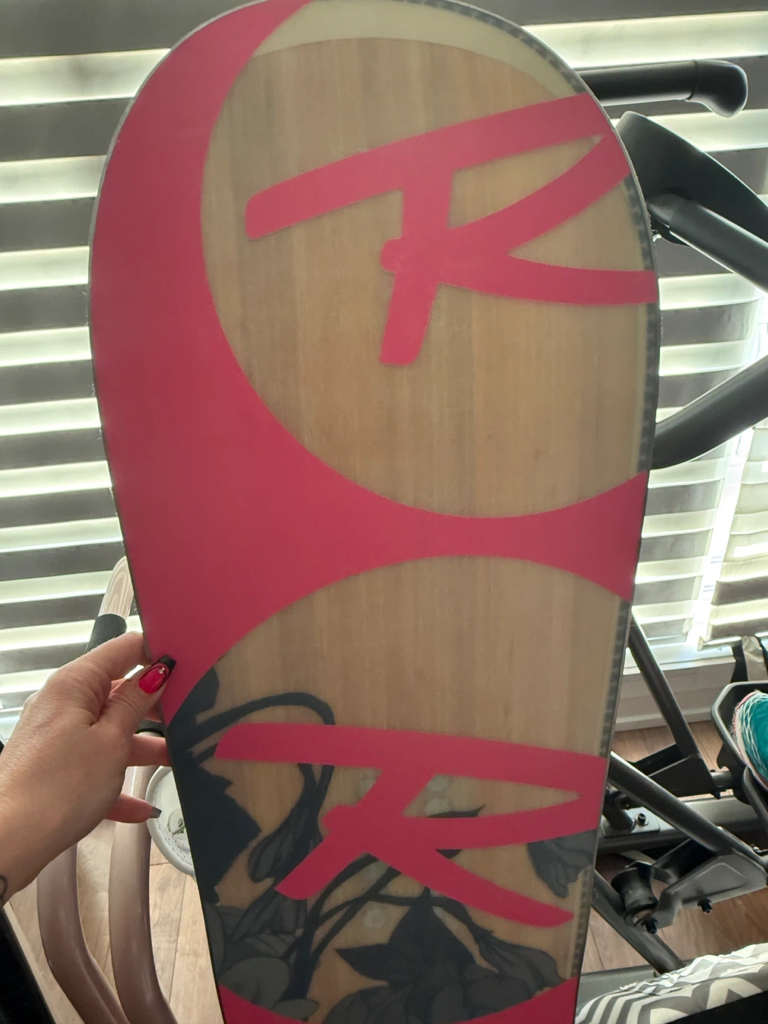 Only used TWICE! Rossignol Snowboard with Burton Set up - photo 2