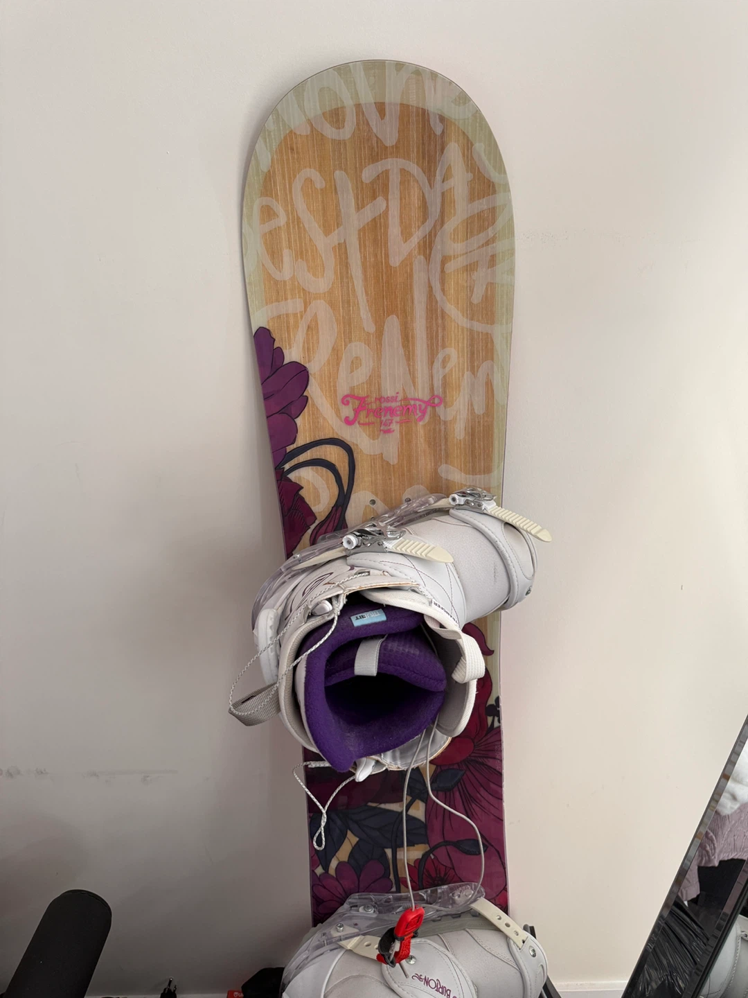 Only used TWICE! Rossignol Snowboard with Burton Set up