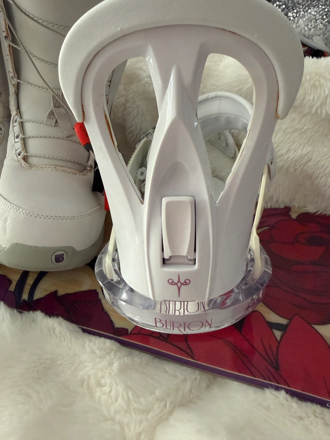 Only used TWICE! Rossignol Snowboard with Burton Set up - photo 5