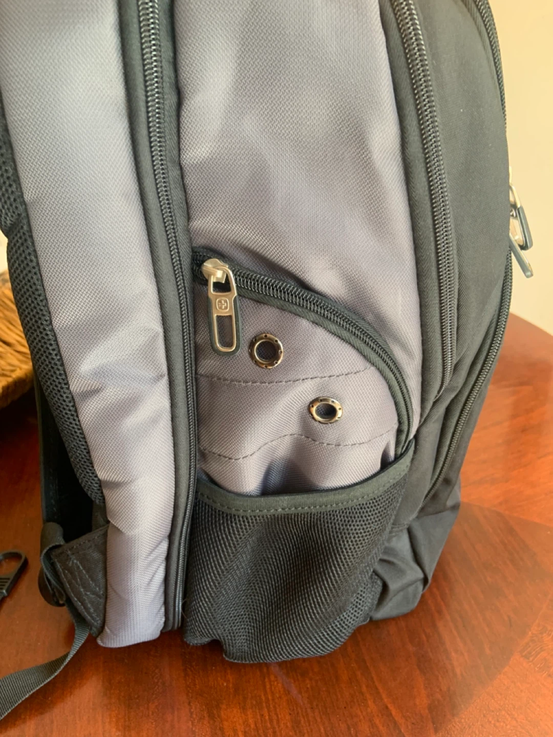 New Swiss Gear Scan Smart Backpack - photo 5