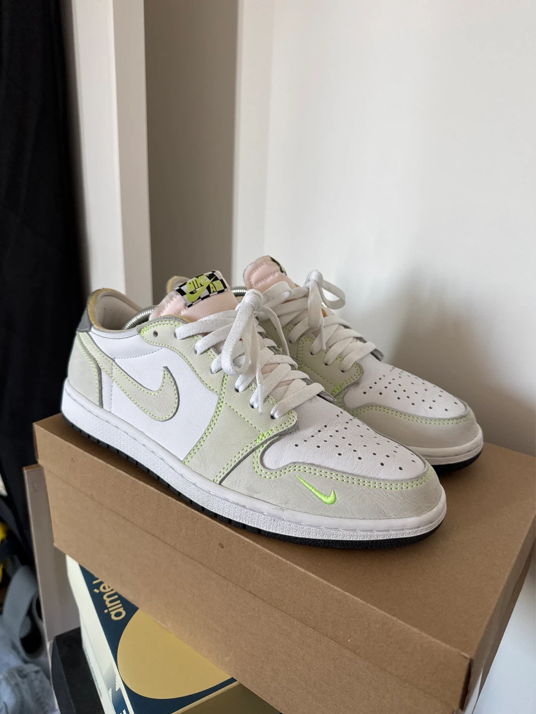 Air Jordan 1 Low SE "Craft" Light Smoke Grey Volt