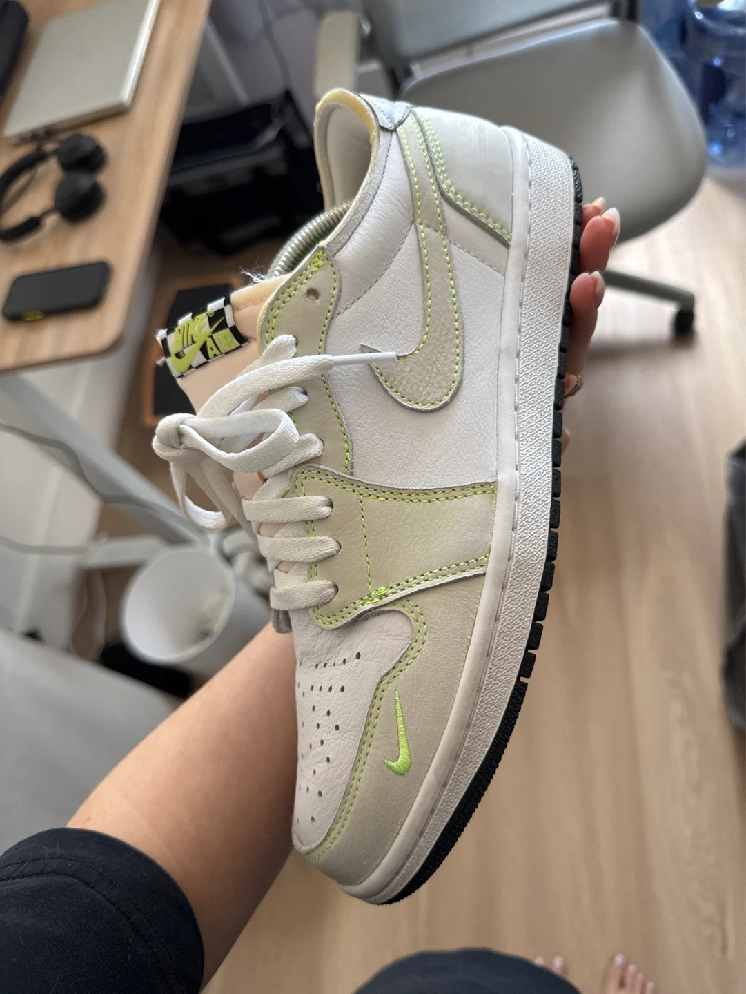 Air Jordan 1 Low SE "Craft" Light Smoke Grey Volt - photo 5