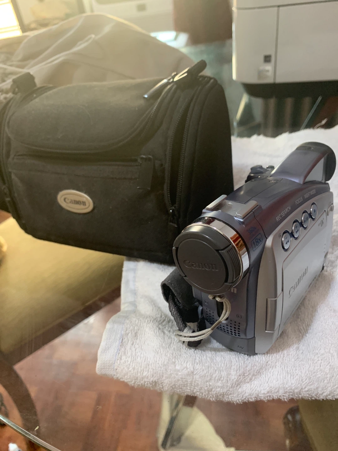 Canon MV700 Digital Video Camcorder with Bag - photo 2