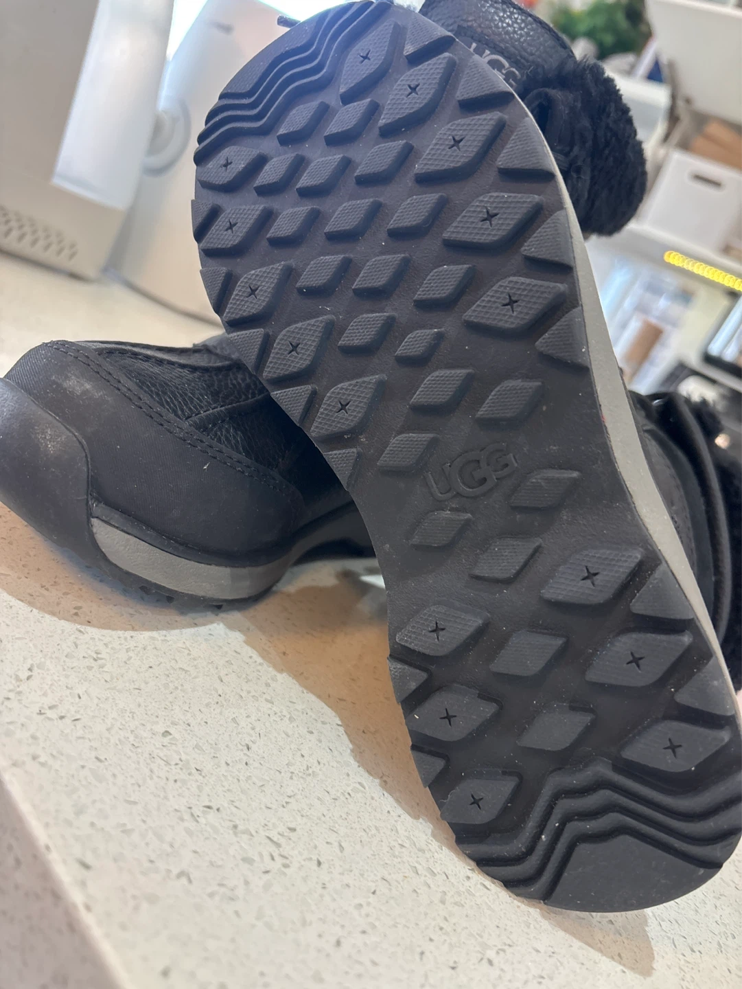 Ugg Waterproof Boots - Black SIZE 5.5 - photo 5