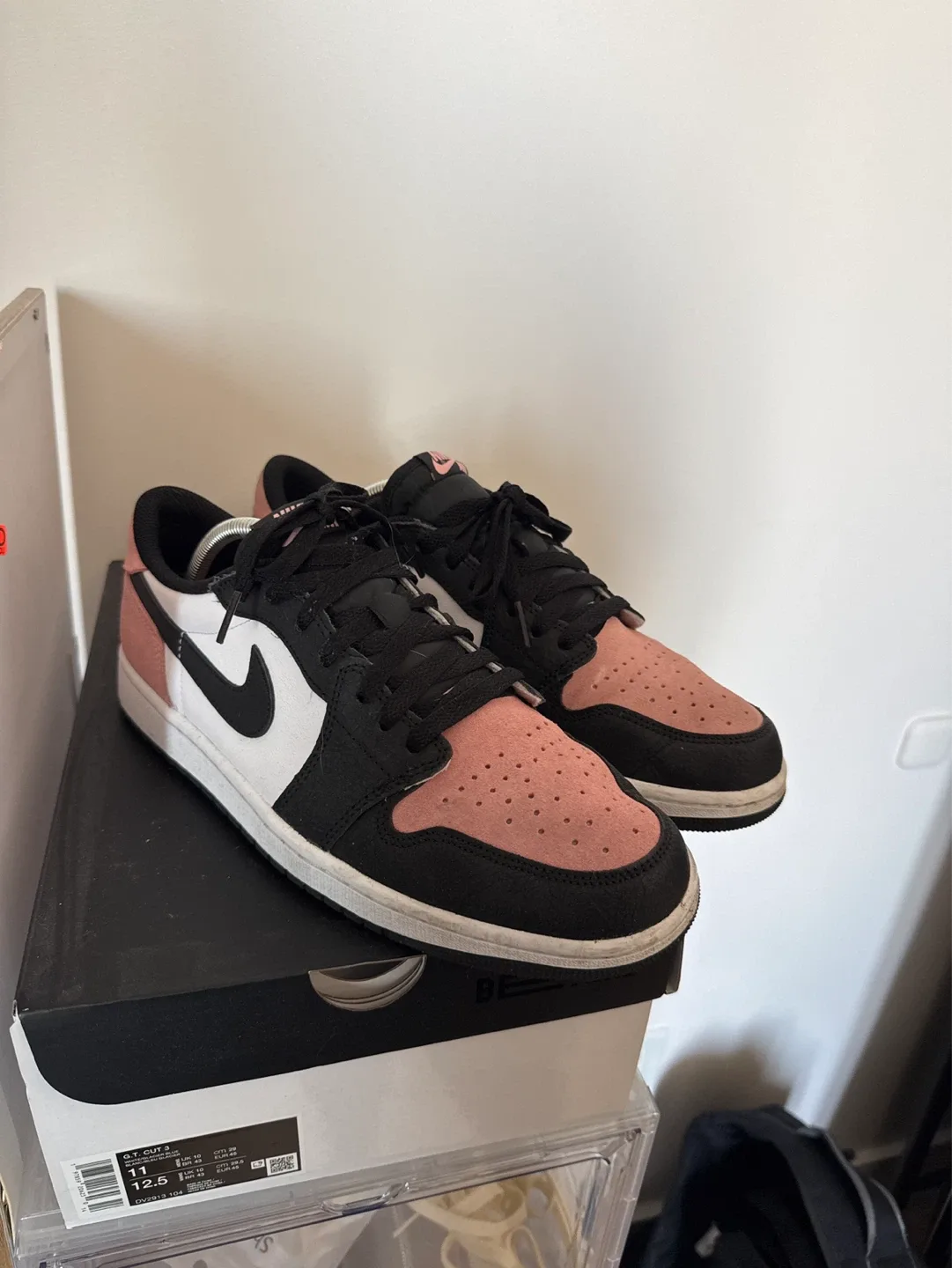 Air Jordan 1 Low SE 'Arctic Punch' Sneakers - photo 2