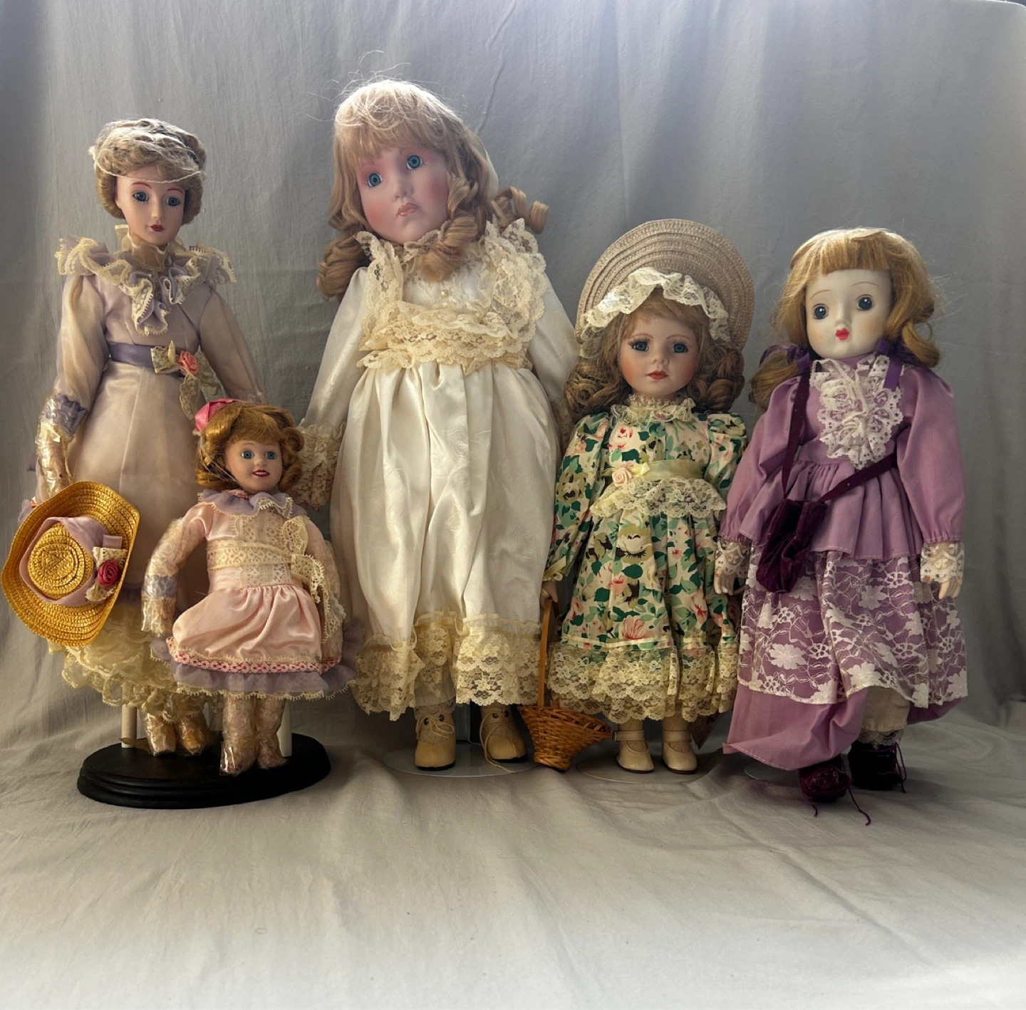 Collection of 21 Porcelain Dolls - photo 4