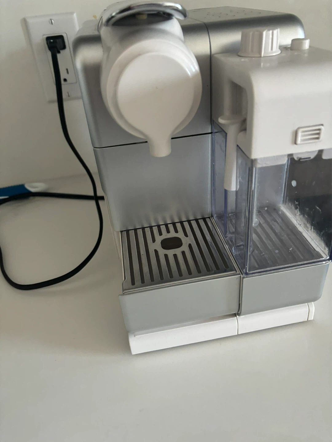 Nespresso DeLonghi Espresso Machine - photo 4