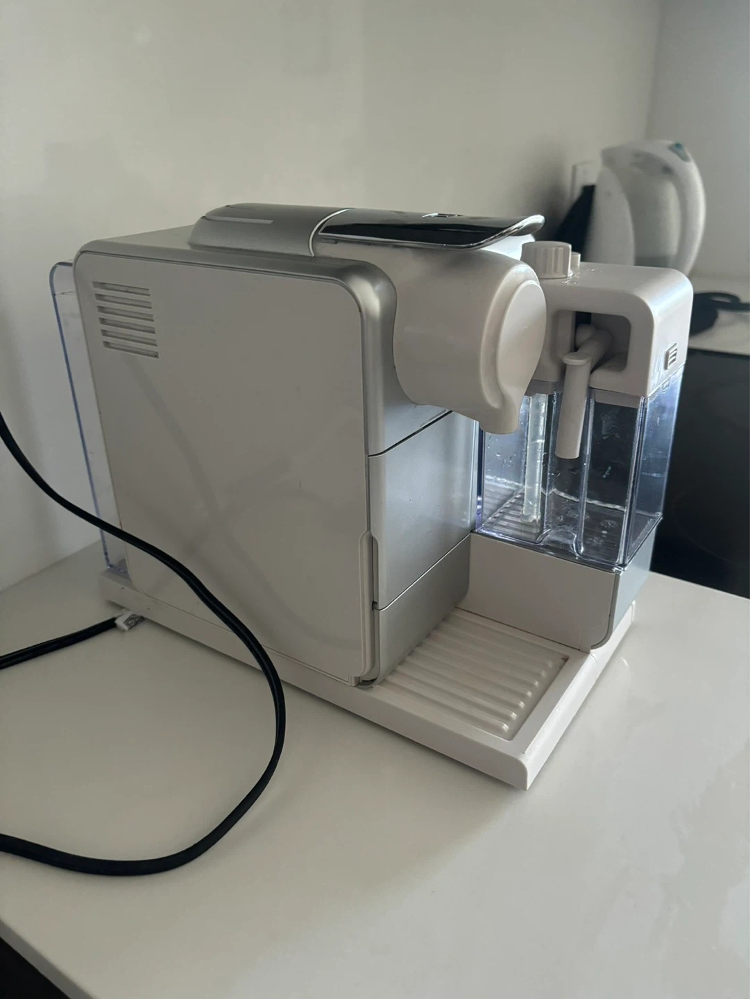 Nespresso DeLonghi Espresso Machine - photo 3