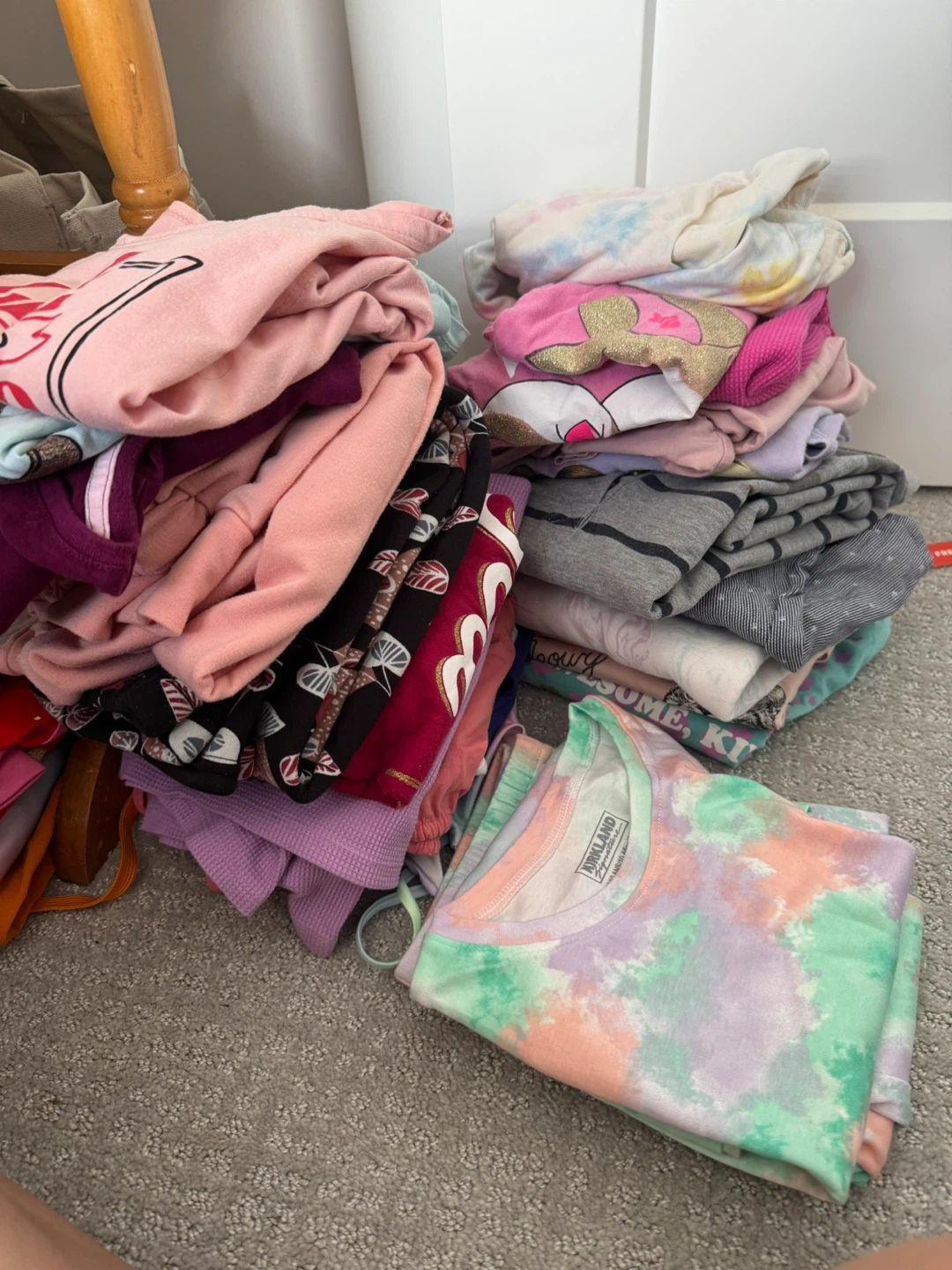 Lots of clothes for 9-10 years old girl
