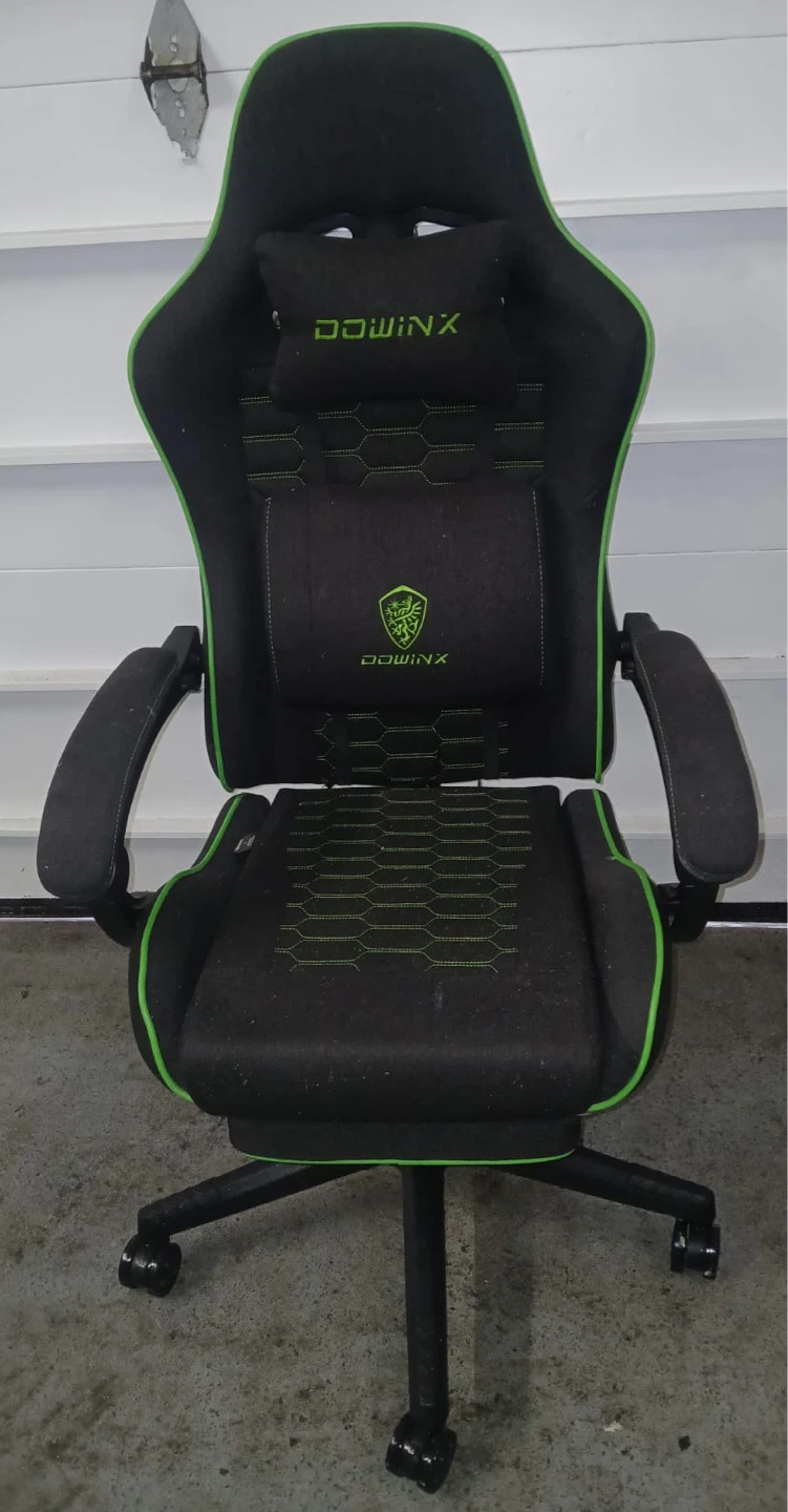 DOWINX Gaming Chair with Footrest - photo 2