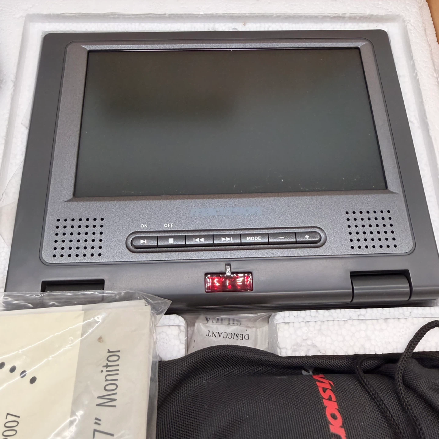 MacVision Portable DVD Player 7” Screen MP007 Brand New - photo 4