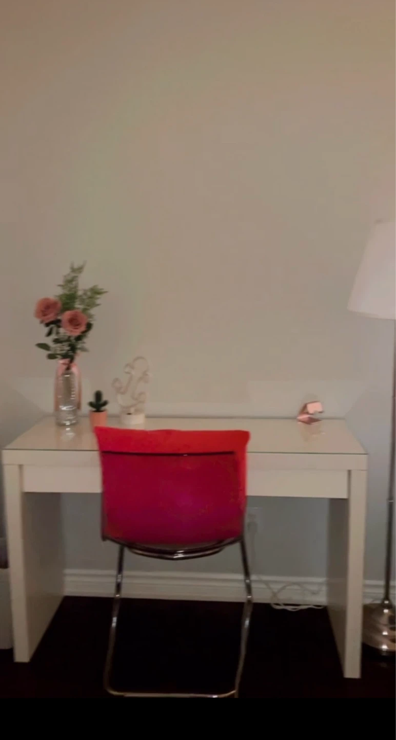 Furnished Room for Rent / Queen & Dovercourt /June - photo 3