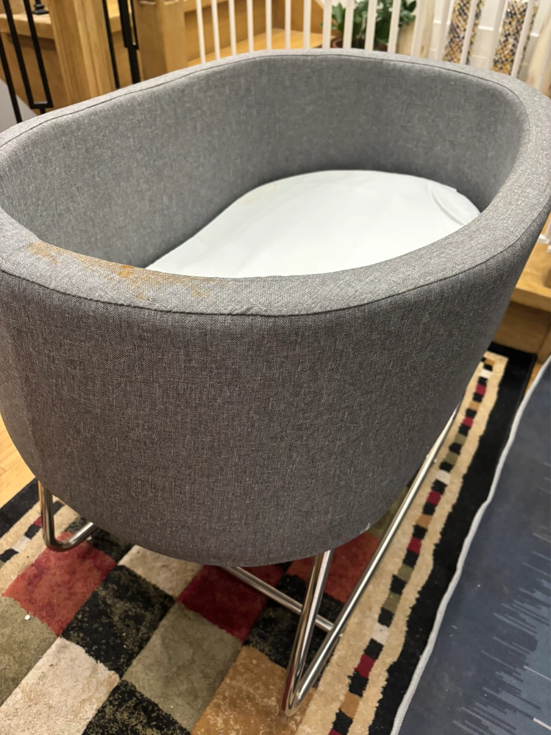 Grey fabric bassinet with stand - photo 3