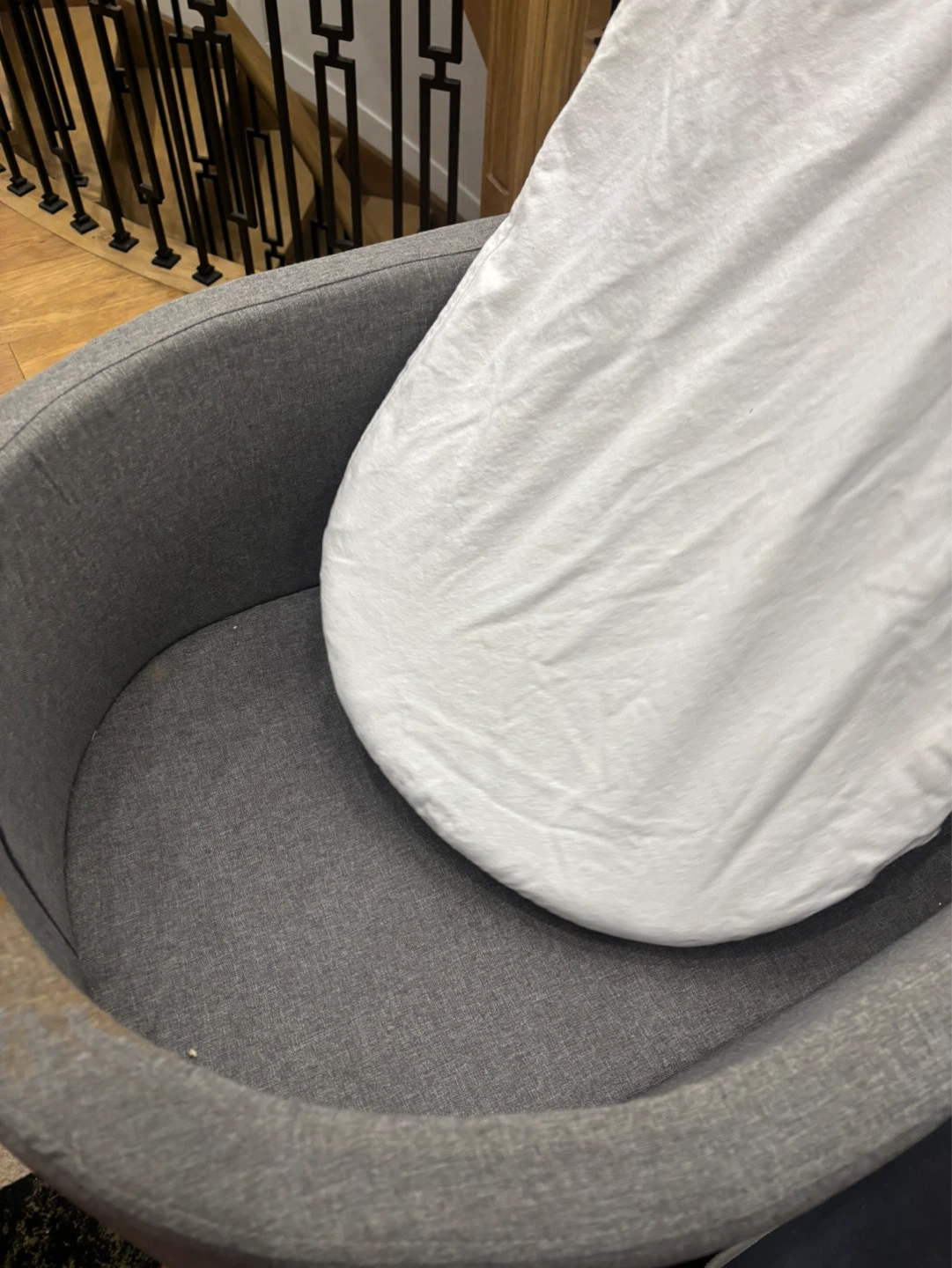 Grey fabric bassinet with stand - photo 5