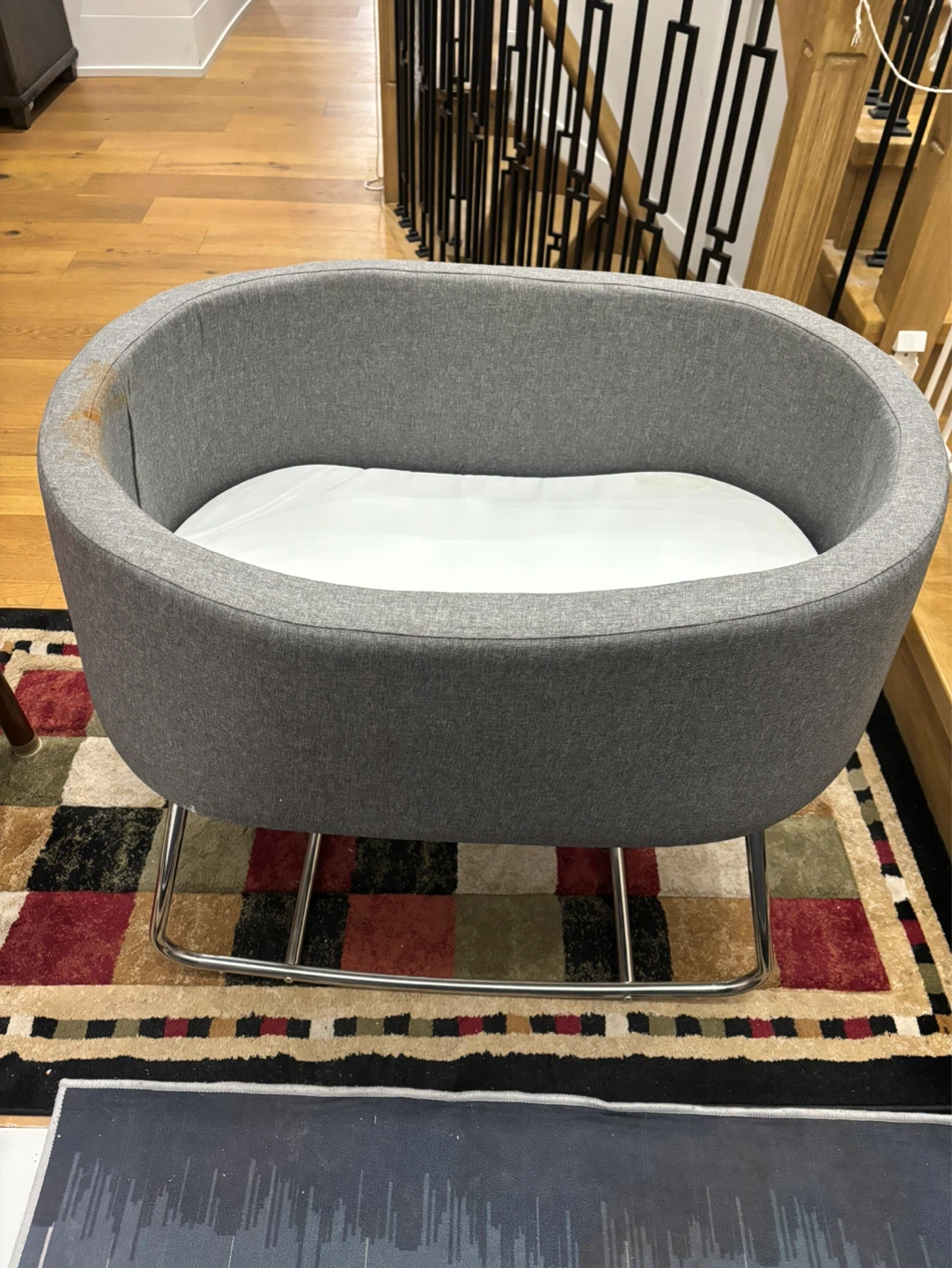 Grey fabric bassinet with stand - photo 2