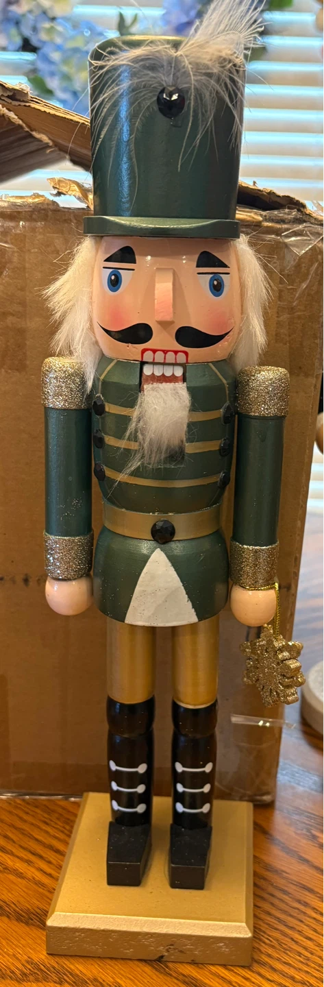 ✨✨Bouclair 14” Wooden Nutcracker Christmas Decorations - photo 5