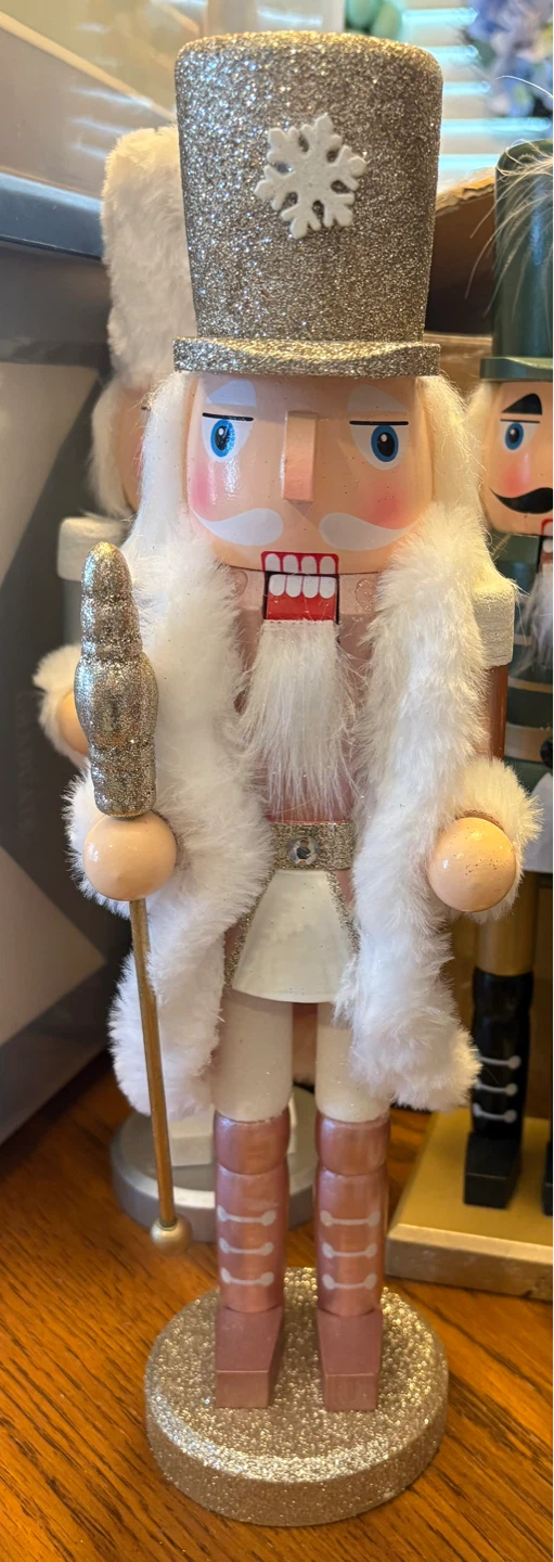 ✨✨Bouclair 14” Wooden Nutcracker Christmas Decorations - photo 2