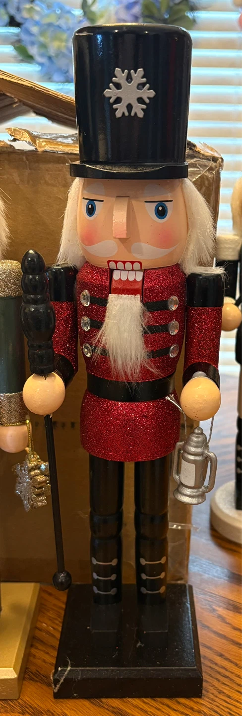 ✨✨Bouclair 14” Wooden Nutcracker Christmas Decorations - photo 4