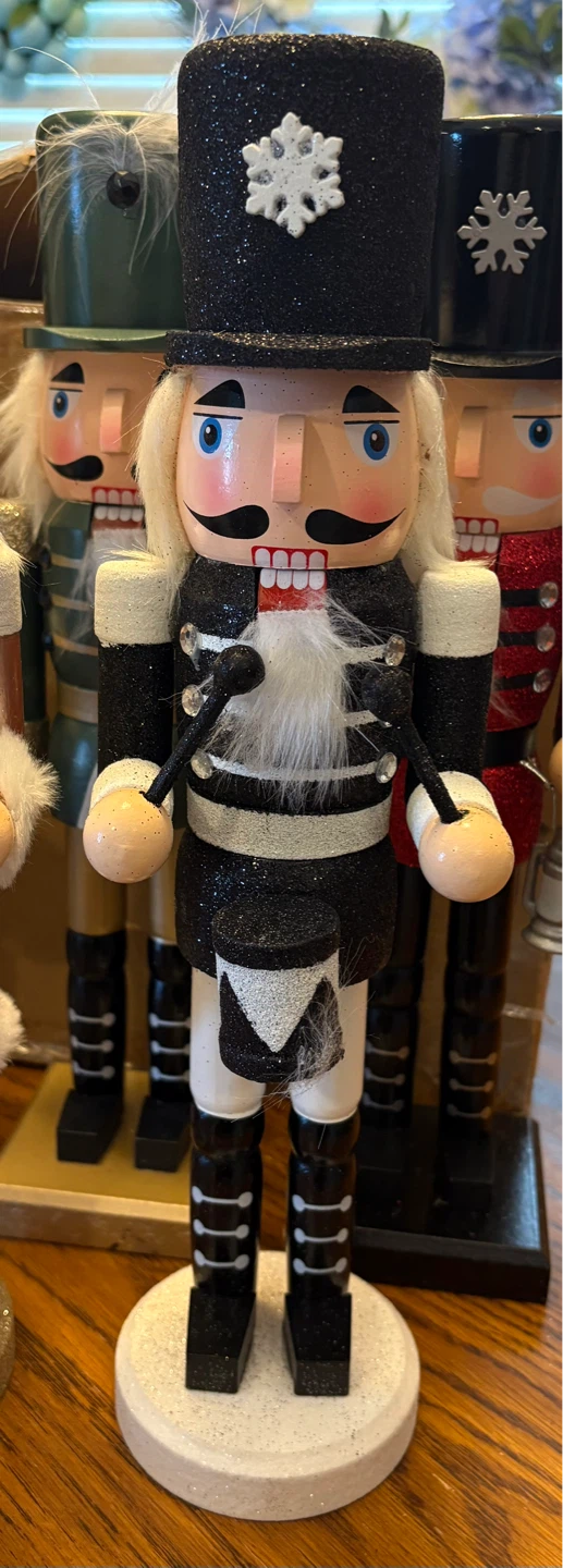 ✨✨Bouclair 14” Wooden Nutcracker Christmas Decorations - photo 3