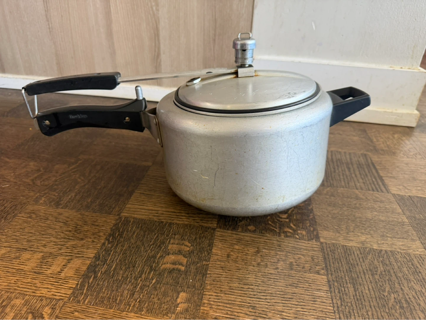 Hawkins Pressure Cooker(4 ltrs) - photo 2