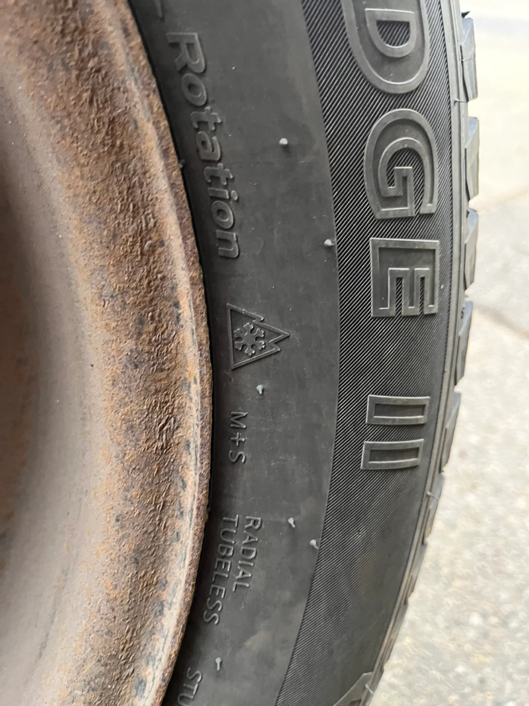 Motomaster Winter Tires with Rims - 215/60R16 - photo 5