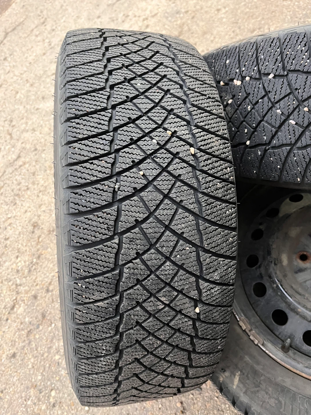 Motomaster Winter Tires with Rims - 215/60R16 - photo 3