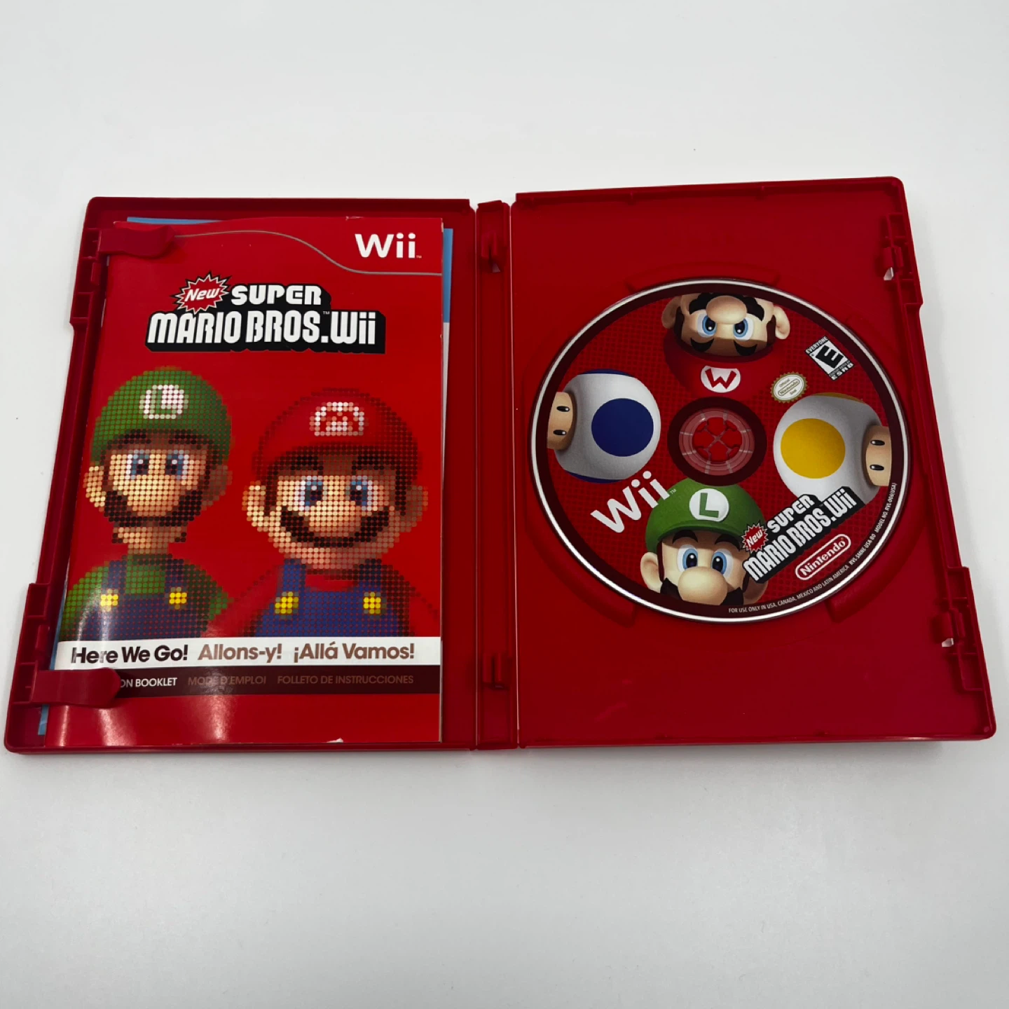New Super Mario Bros. Wii Nintendo Game - photo 2