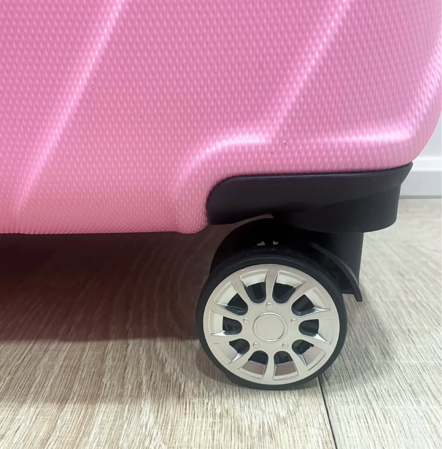 Brand new Rose Pink  3 in 1 suitcase luggage set (20”/24”/28”) - photo 3