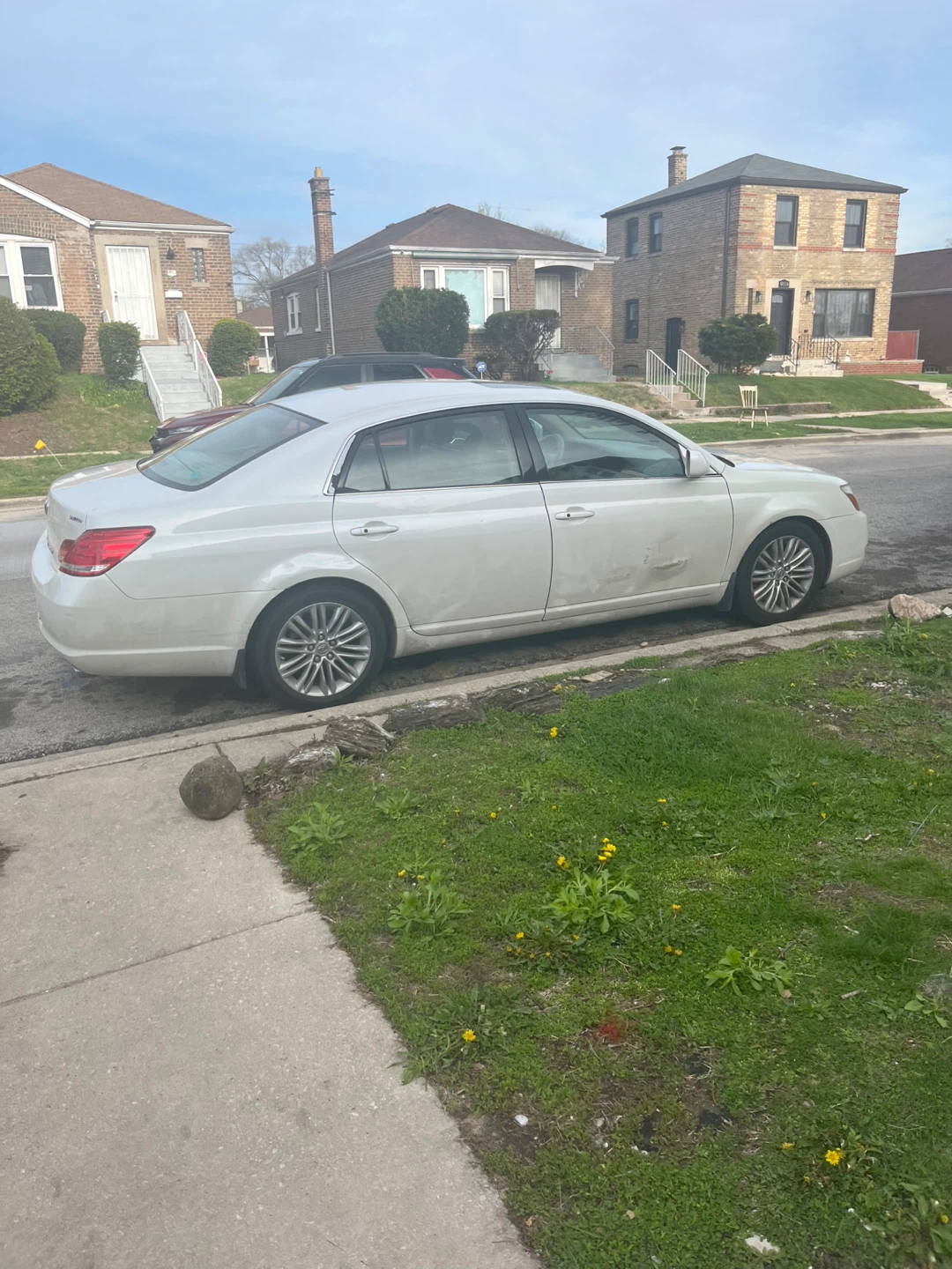 White Toyota Avalon Sedan - photo 5