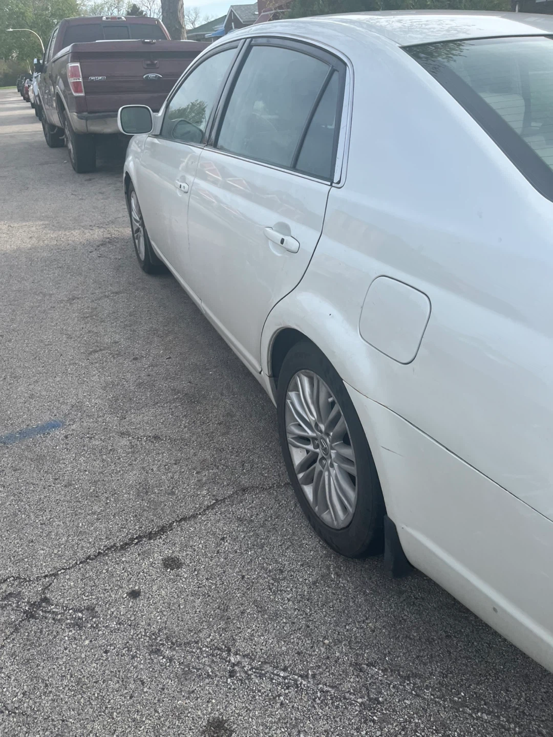 White Toyota Avalon Sedan - photo 2