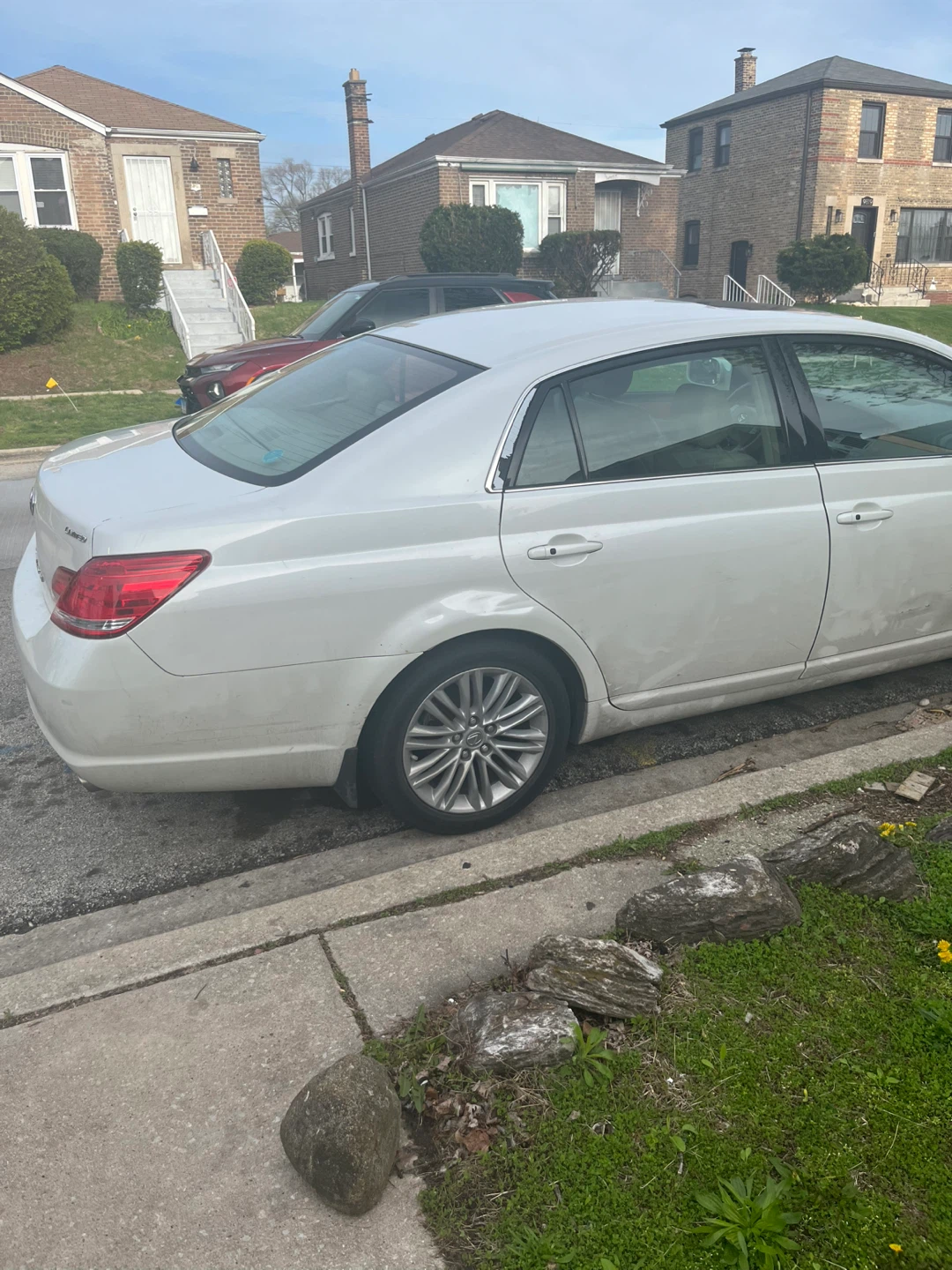 White Toyota Avalon Sedan - photo 4