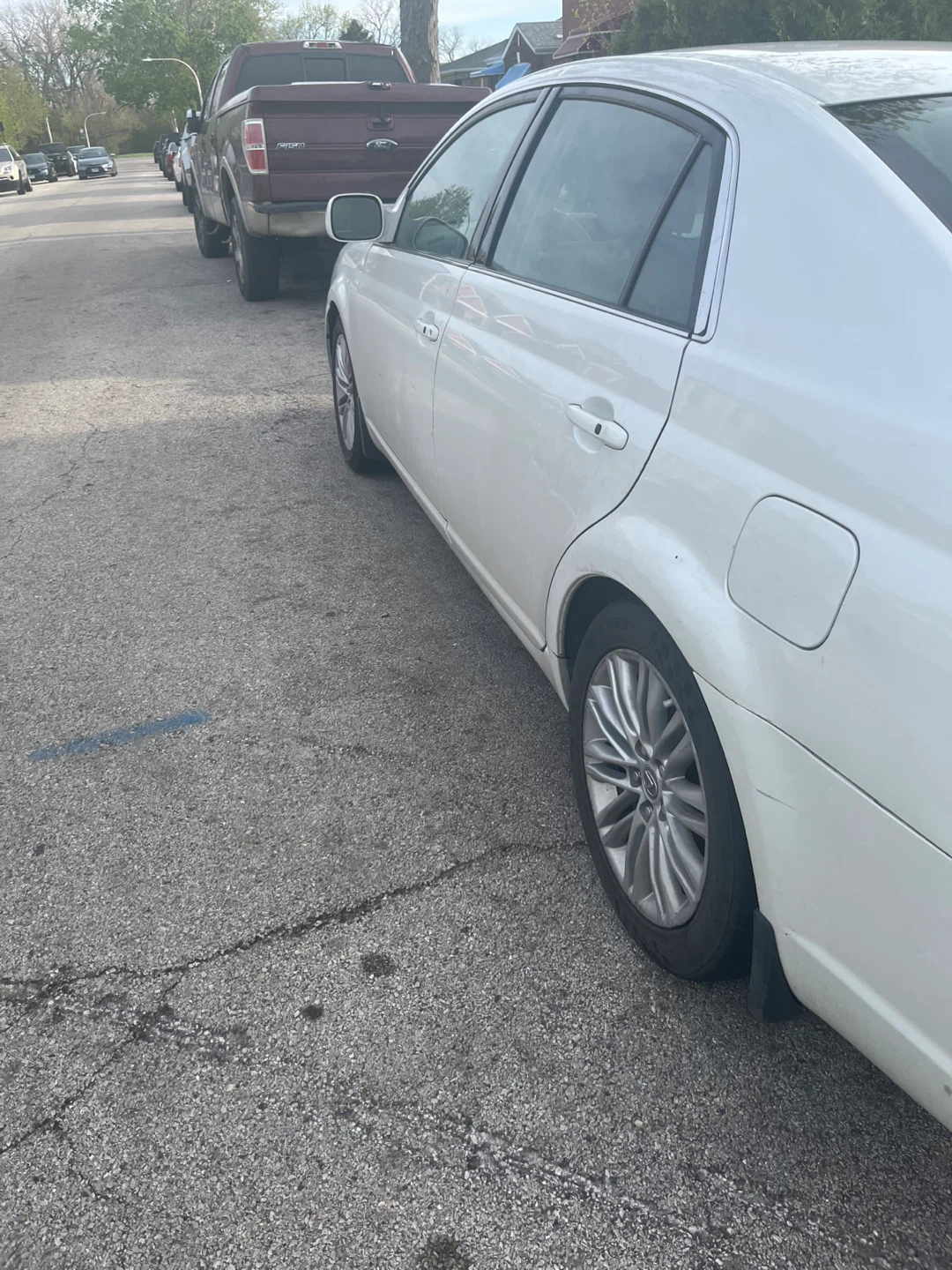 White Toyota Avalon Sedan - photo 3