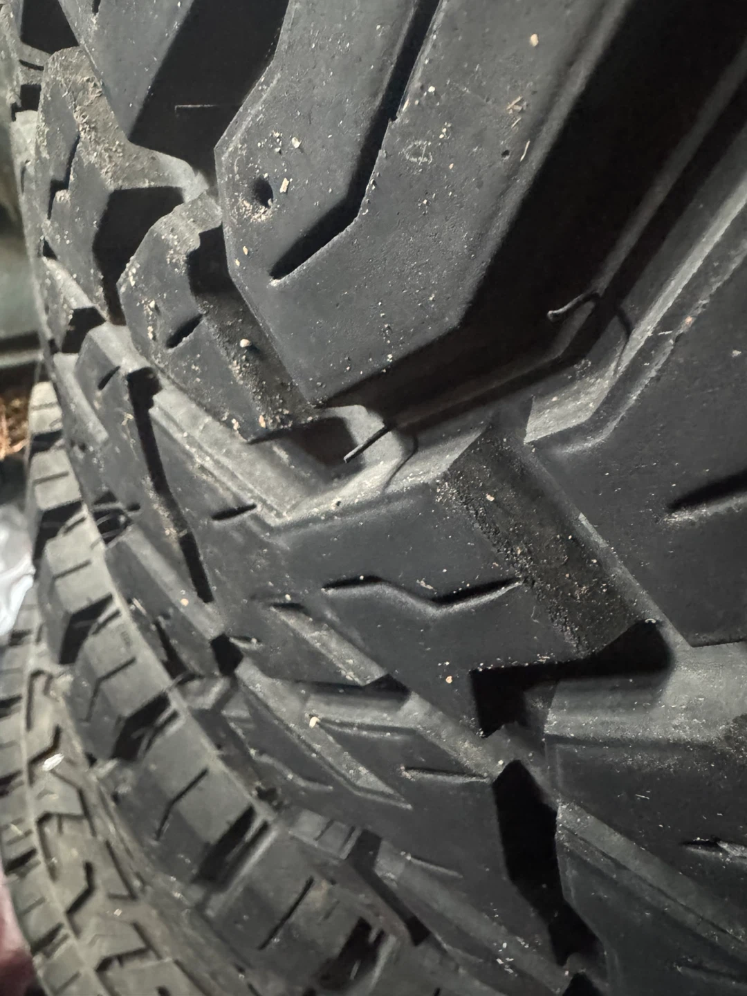 33x12.50R20LT venom terrains - photo 2