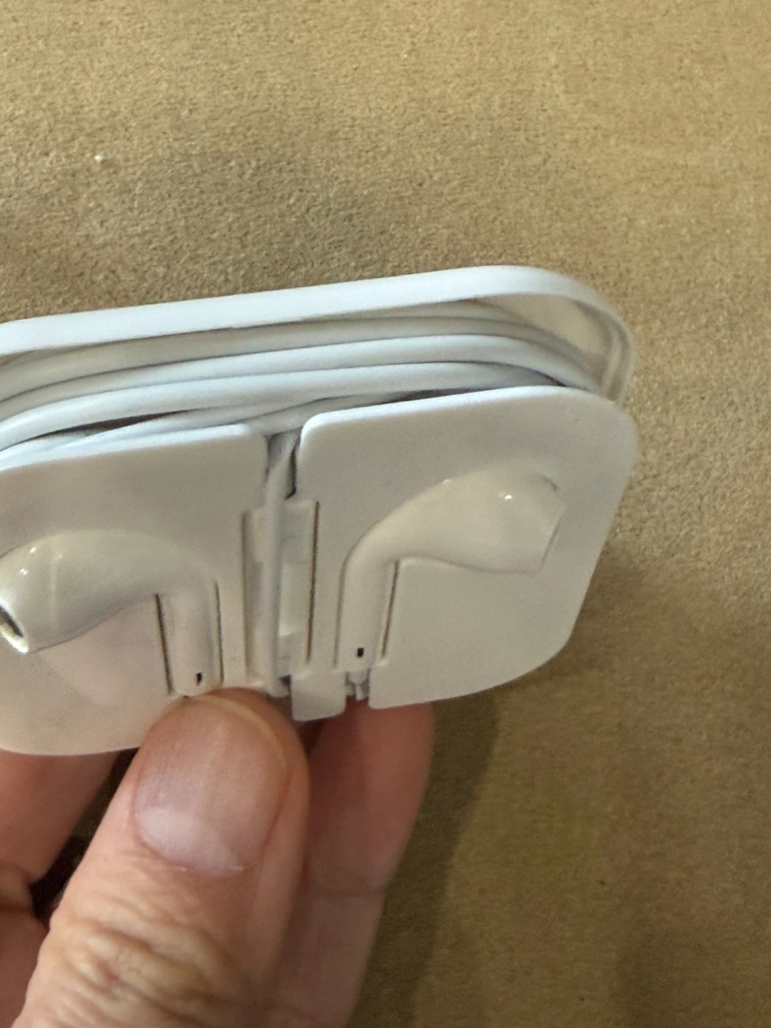 Apple EarPods with 3.5mm Headphone Plug - photo 3