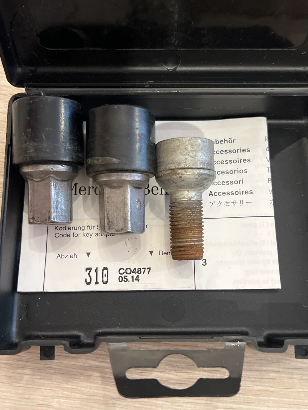 Mercedes-Benz Wheel Lock Set - photo 2