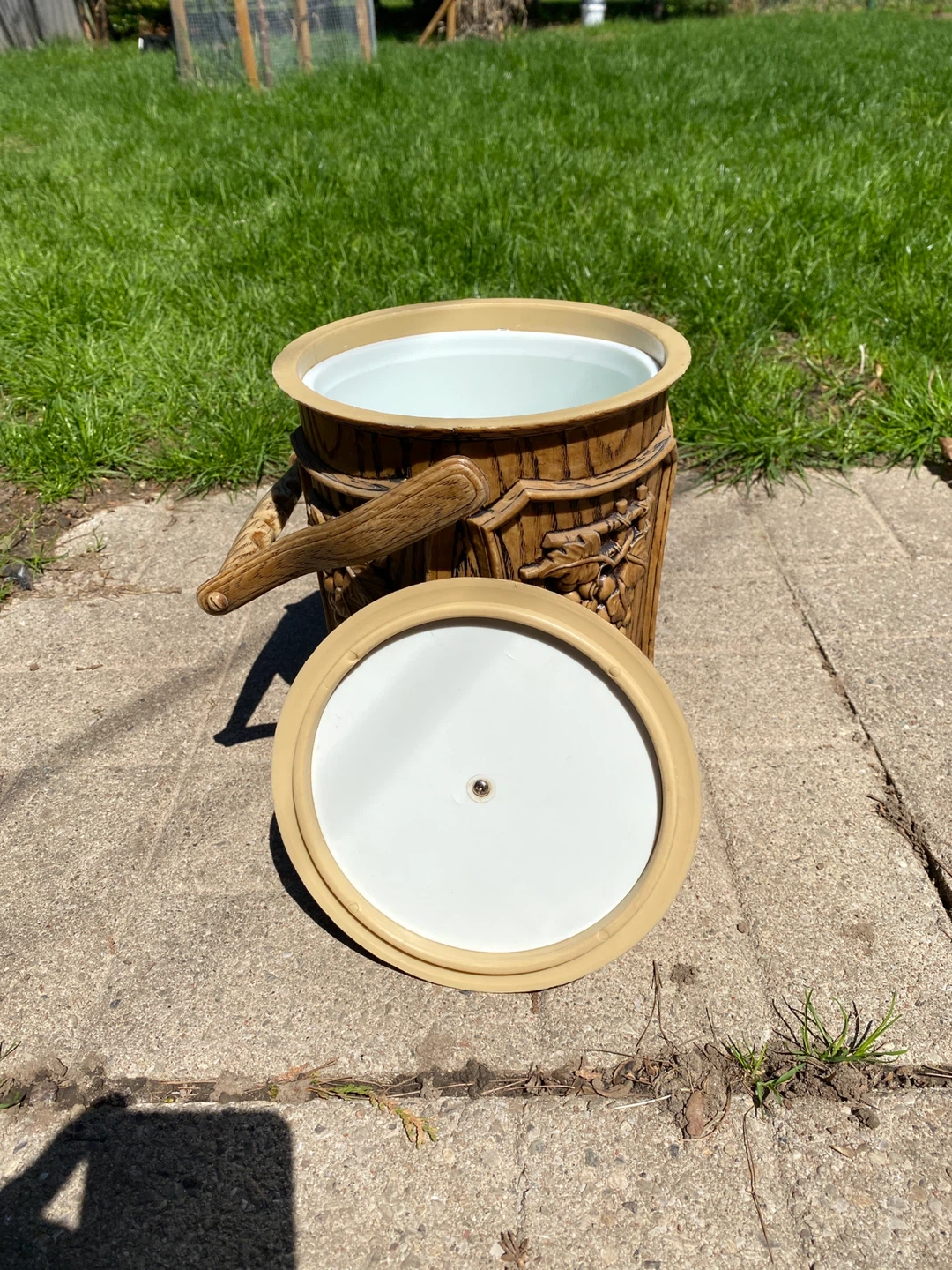 Vintage Wood-Look Ice Bucket with Grape Design - photo 2