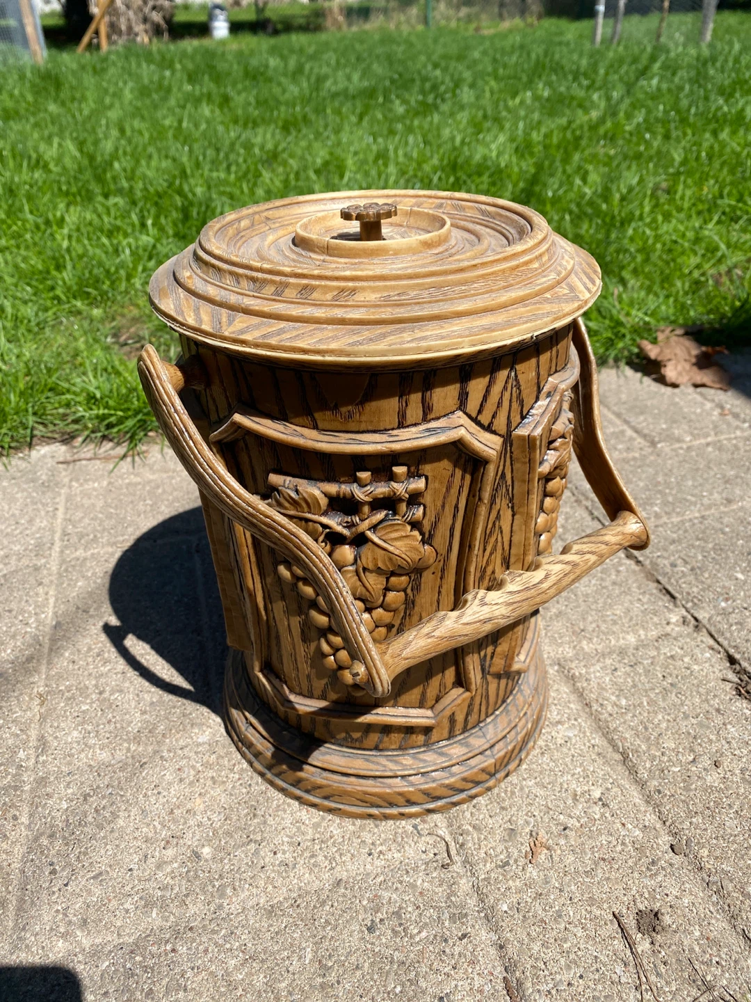 Vintage Wood-Look Ice Bucket with Grape Design - photo 3