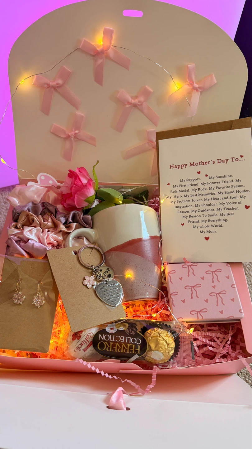 Mother's Day Gift Box with Mug, Ferrero Rocher & Keychain - photo 3