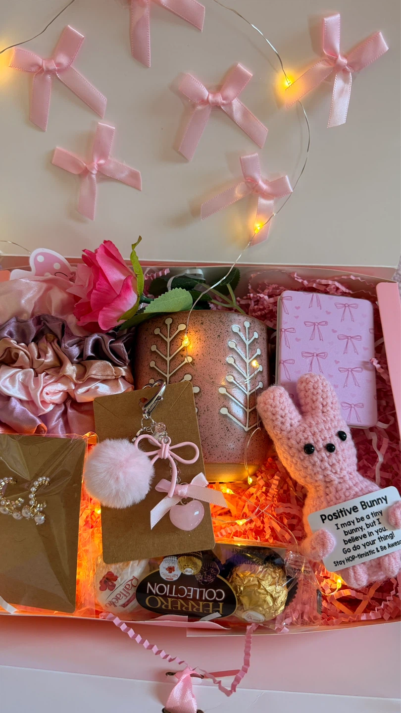 Mother's Day Gift Box with Mug, Ferrero Rocher & Keychain
