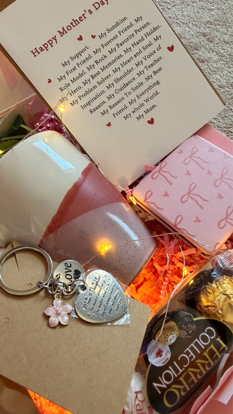 Mother's Day Gift Box with Mug, Ferrero Rocher & Keychain - photo 4