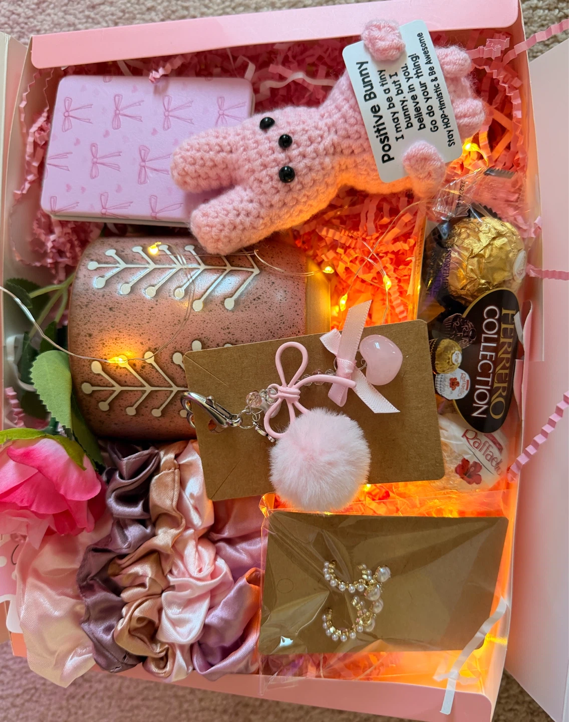 Mother's Day Gift Box with Mug, Ferrero Rocher & Keychain - photo 2