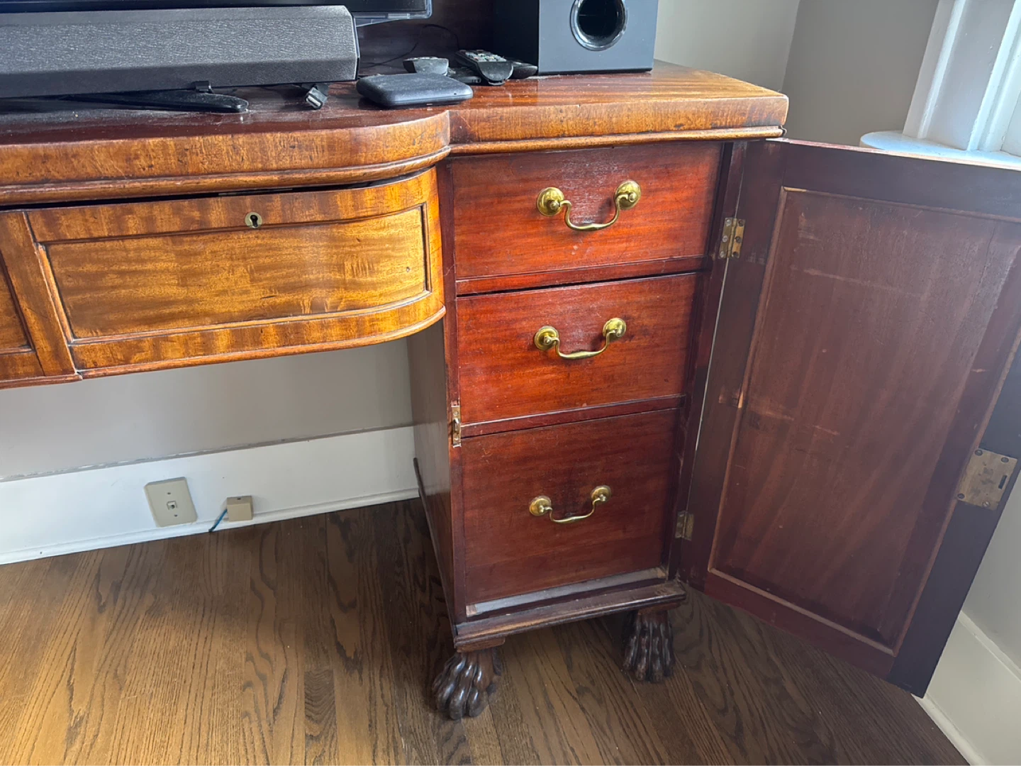 Vintage mahogany sideboard with Drawers and Cabinet Storage - photo 2