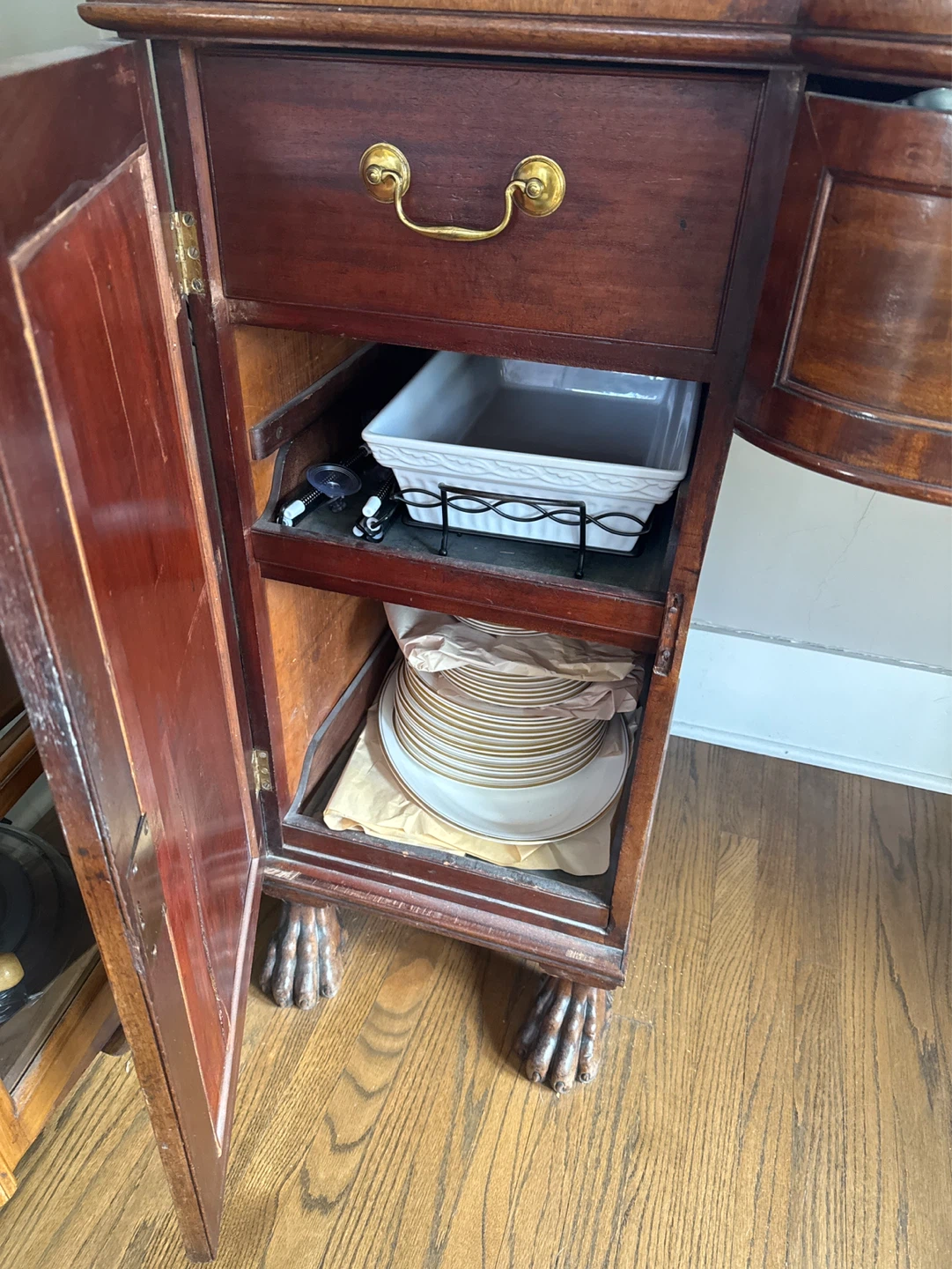 Vintage mahogany sideboard with Drawers and Cabinet Storage - photo 3