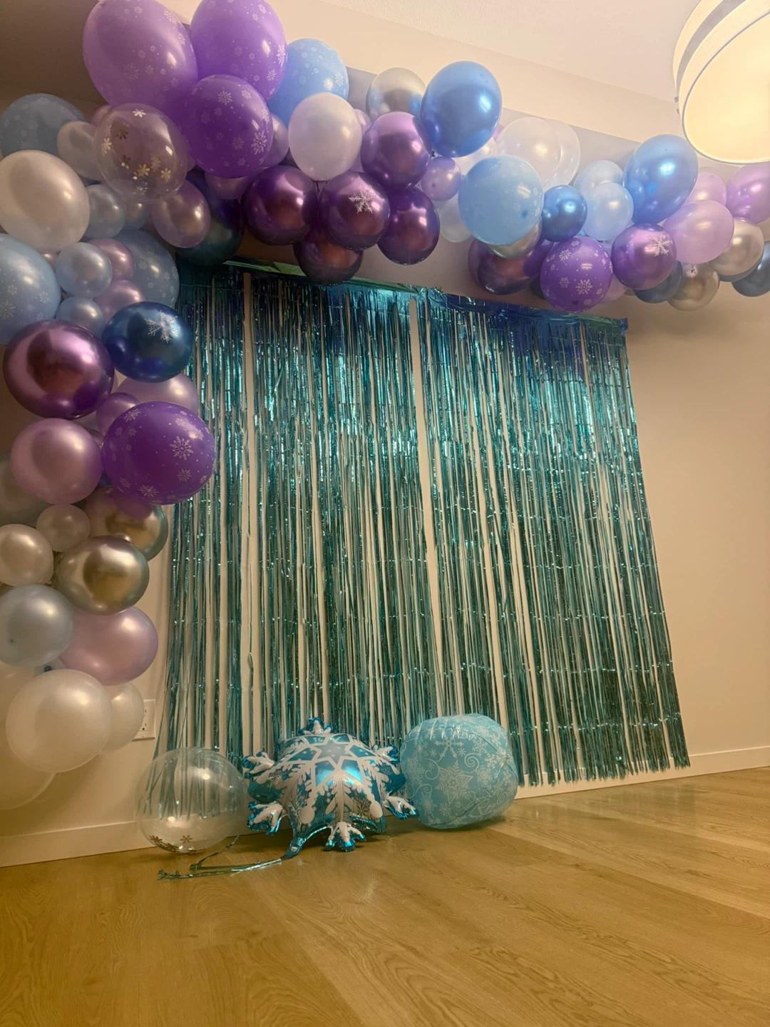 Frozen themed balloon kit on rent and sale - photo 2