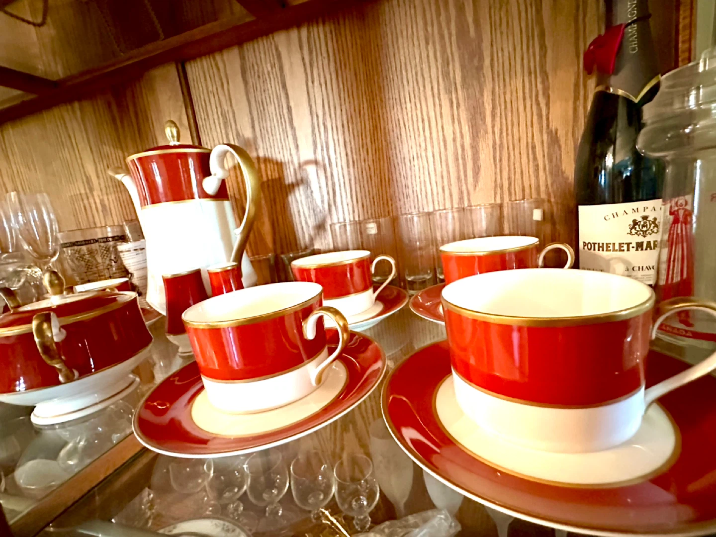 Red and White Ceramic Tea Set with Gold Trim - photo 2