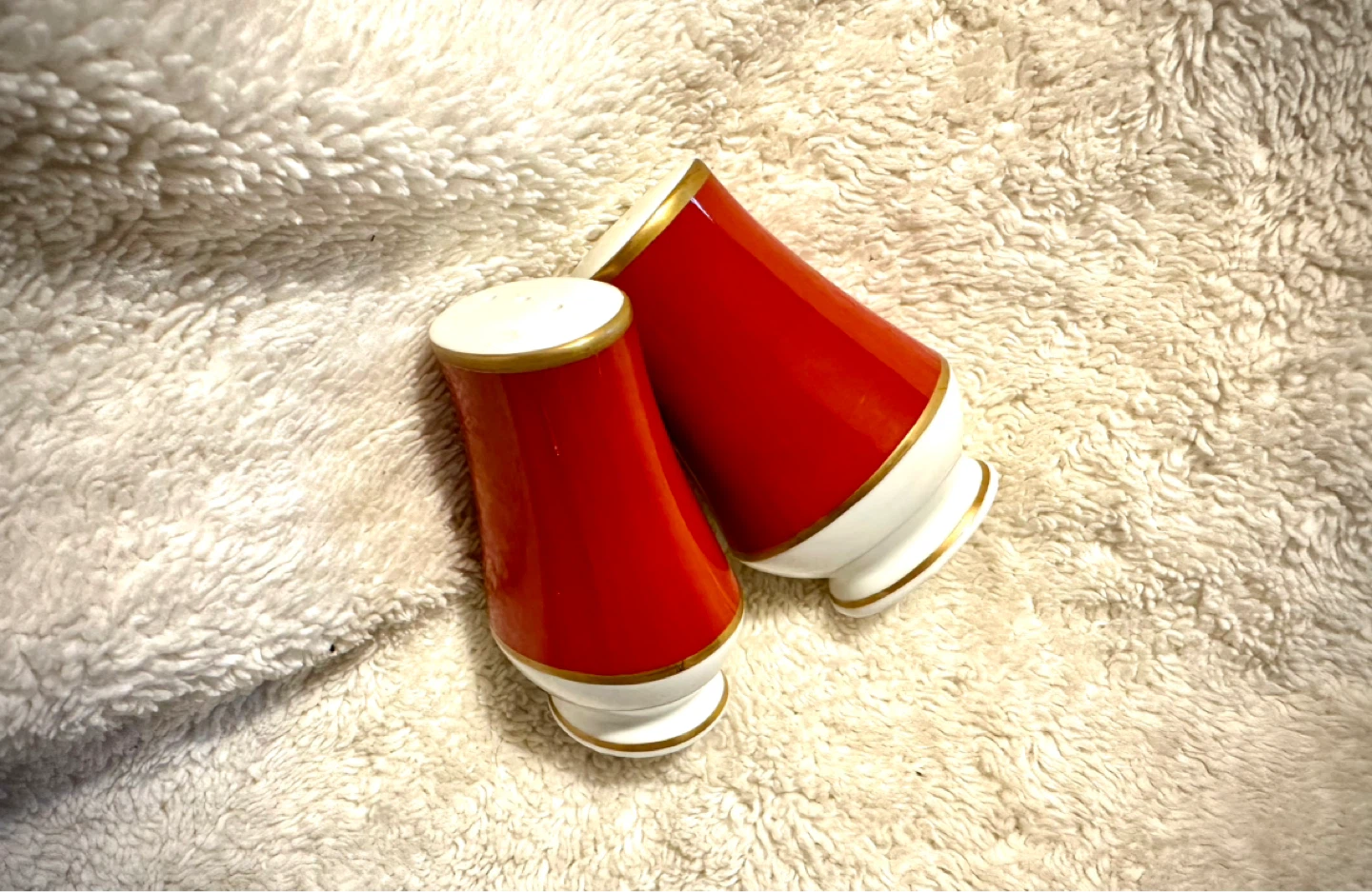 Red and White Ceramic Tea Set with Gold Trim - photo 3
